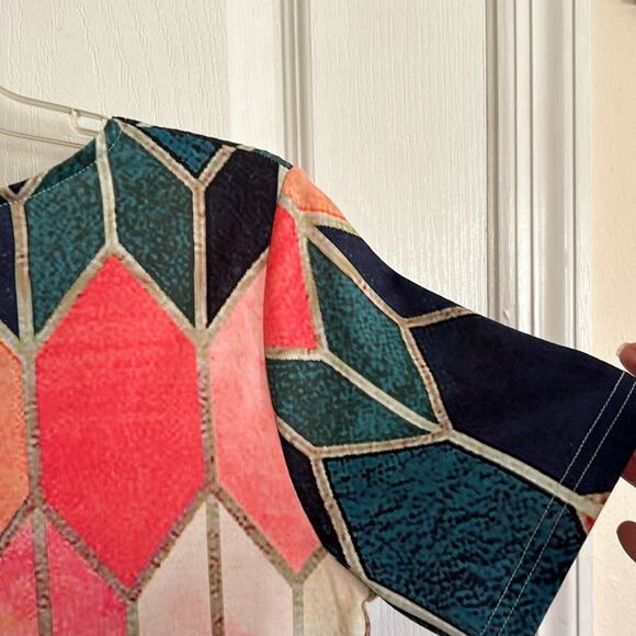 Exclusive size, small geometric design, short sleeve top lightweight - Picture 4 of 6